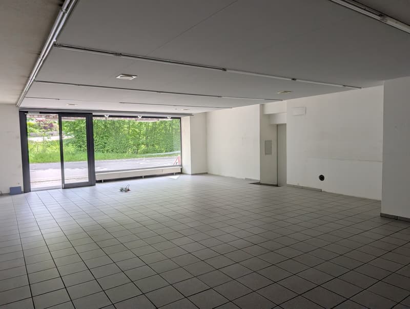 Ladenlokal / Showroom / Büro mit Schaufenster an der Hauptstrasse Zunzgen  flexibel nutzbar (4)