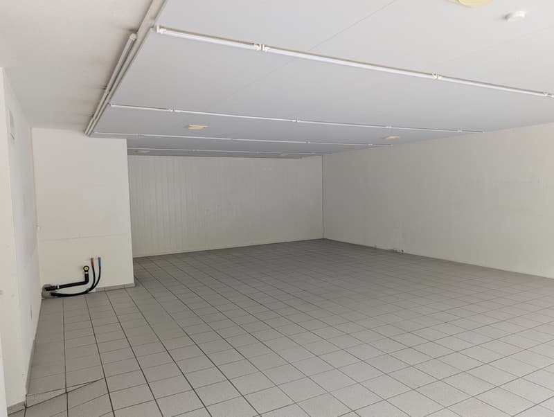 Ladenlokal / Showroom / Büro mit Schaufenster an der Hauptstrasse Zunzgen  flexibel nutzbar (5)