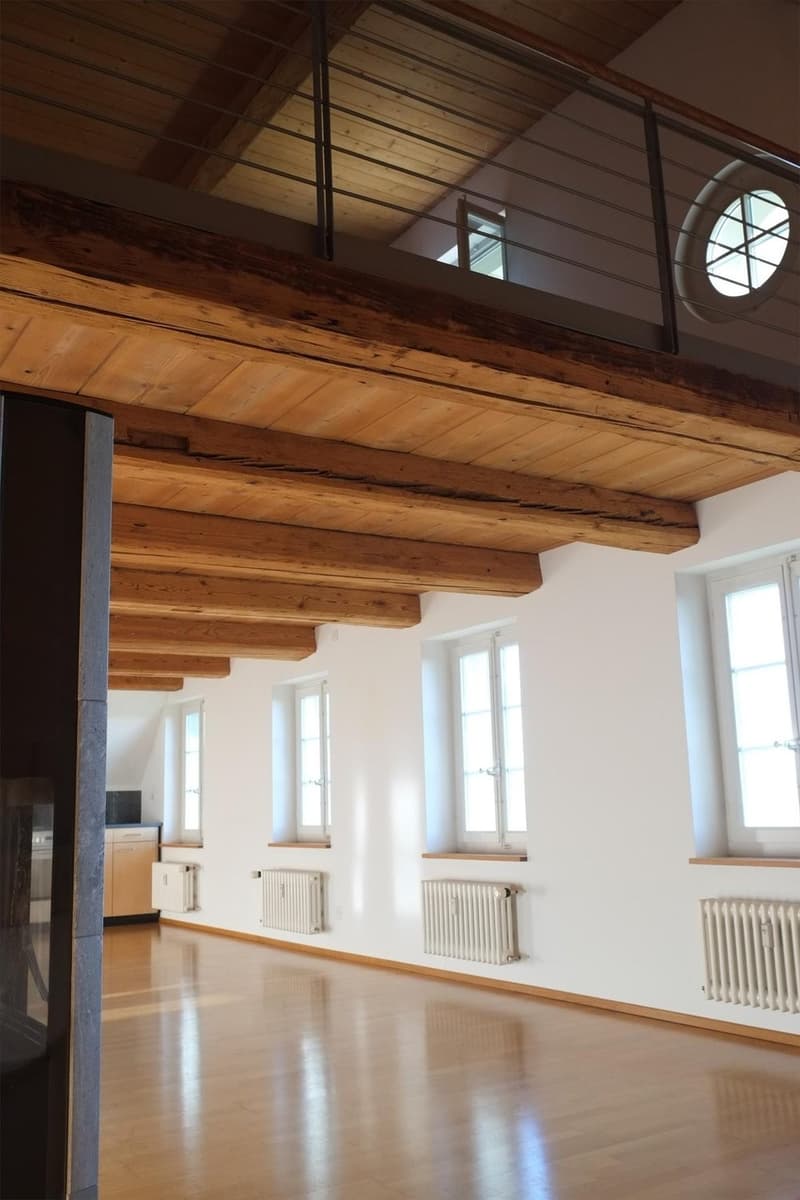 Grosszügige Dachwohnung (95 m²) mit Cheminée auf dem Hubelgut (5)