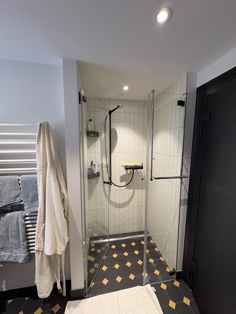 Modern furnished apartment with cellar & attic storage (7)
