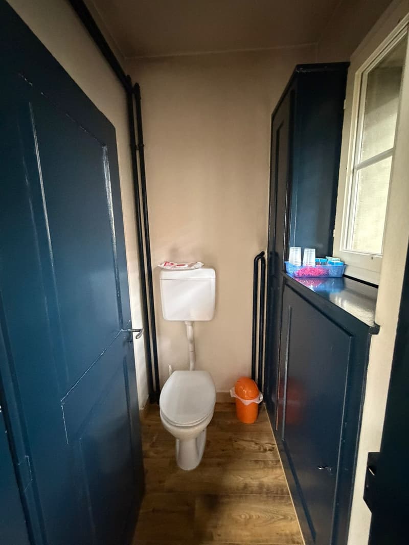 Vielseitige Praxis- oder Büroräumlichkeiten (120 m²) an zentraler Lage (9)
