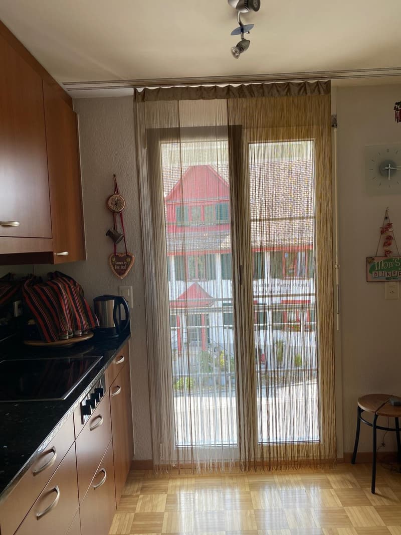 Familienfreundliches 5.5-Zimmer-Einfamilienhaus mit umlaufendem Garten, Cheminée, Garage und 4 Parkplätzen in Unterengstringen (6)