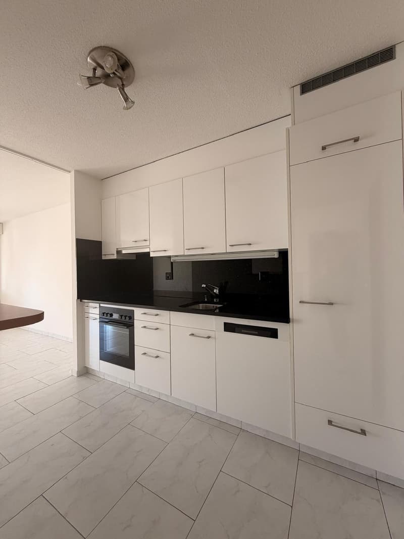 Frisch teilsanierte 3.0-Zimmerwohnung im 5.OG an guter Lage (3)
