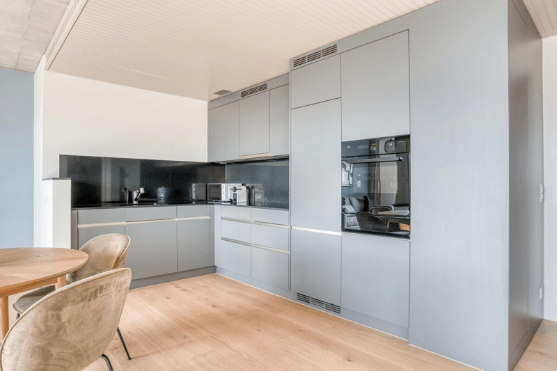 Modenerne 2,5 Zimmerwohnung hoch über den Wolken in Zürich-Oerlikon (6)