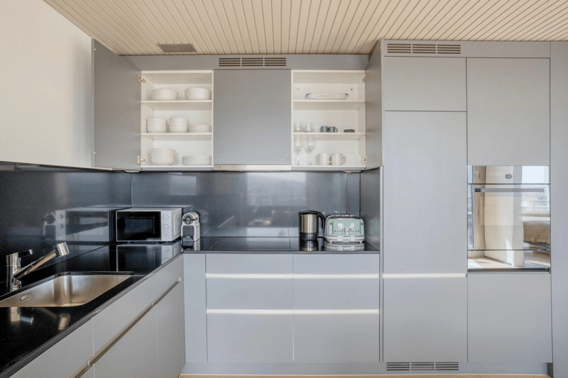 Modenerne 2,5 Zimmerwohnung hoch über den Wolken in Zürich-Oerlikon (7)