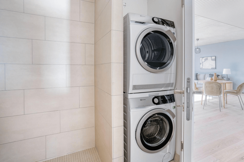 Modenerne 2,5 Zimmerwohnung hoch über den Wolken in Zürich-Oerlikon (12)