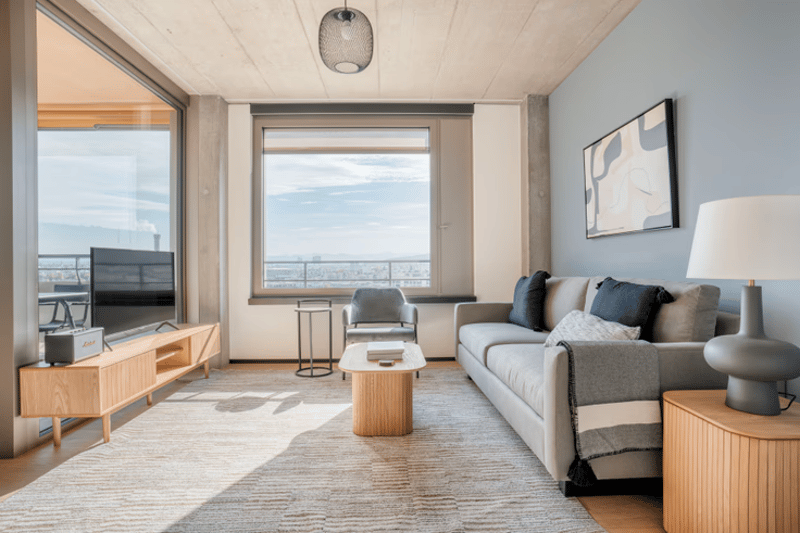 Modenerne 2,5 Zimmerwohnung hoch über den Wolken in Zürich-Oerlikon (1)