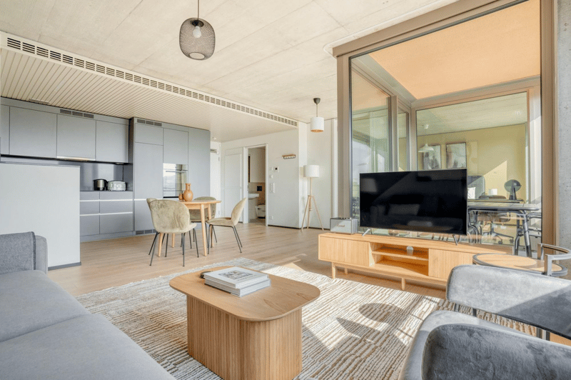 Modenerne 2,5 Zimmerwohnung hoch über den Wolken in Zürich-Oerlikon (3)