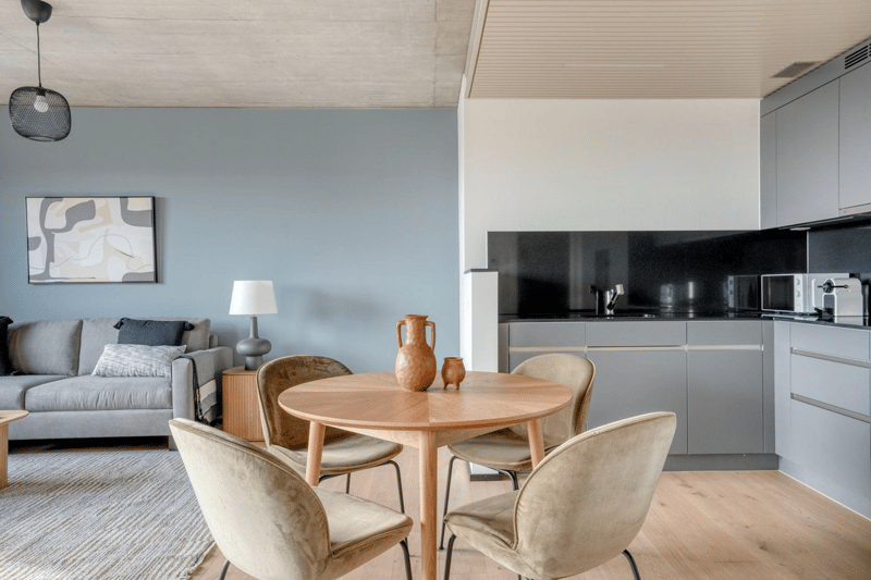Modenerne 2,5 Zimmerwohnung hoch über den Wolken in Zürich-Oerlikon (4)