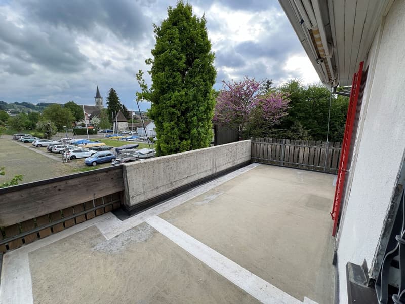Grosszügige Wohnung in Steckborn mit Balkon, Kamin und Parkplatz in See Nähe (7)