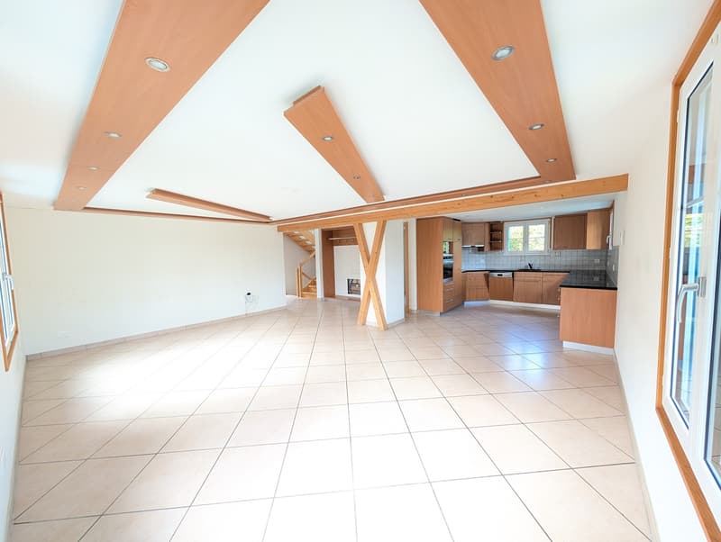 Moderne 5.5-Zi-Maisonette Attika (127m²) im Zentrum: 2 min zu Bahnhof/Migros, Gartennutzung & Bergsicht (3)