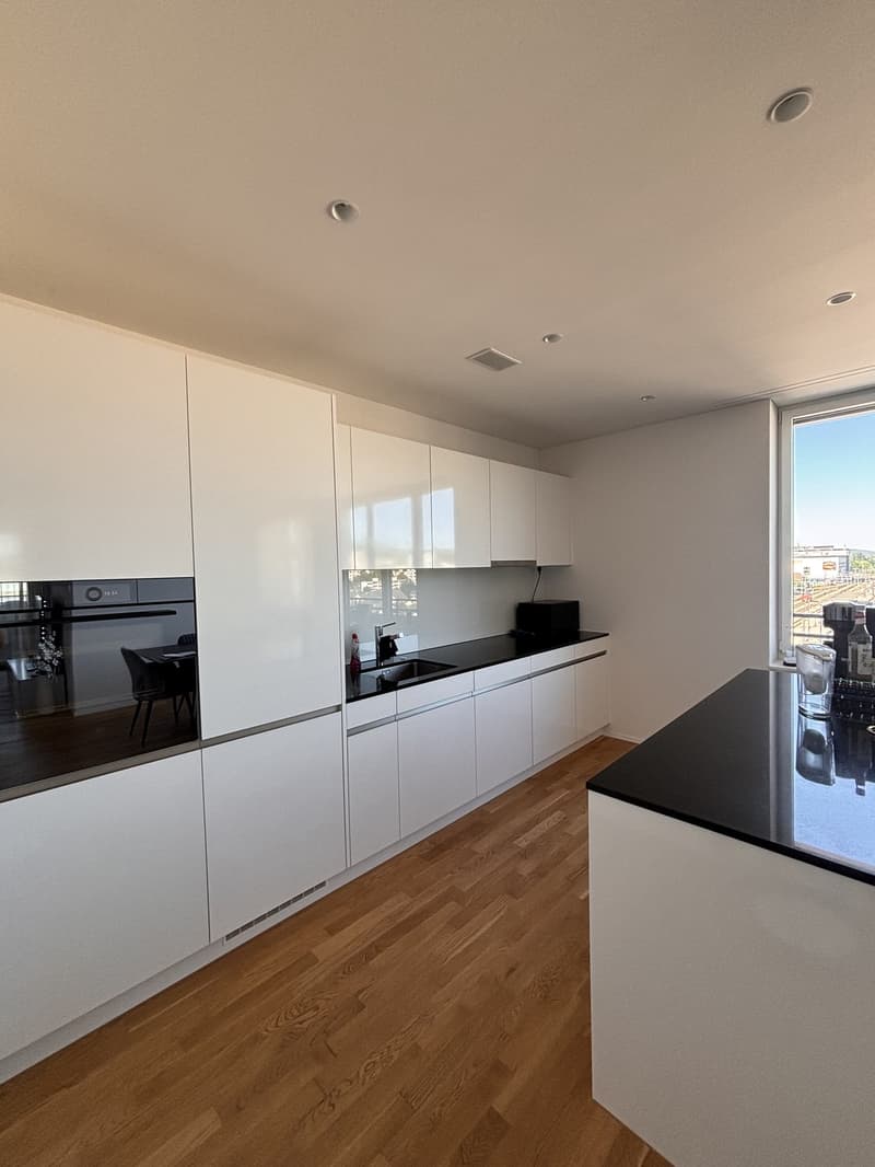 Moderne und helle 3.5 Zimmer Wohnung in Suhr per 01.08.2026 zu vermieten (2)