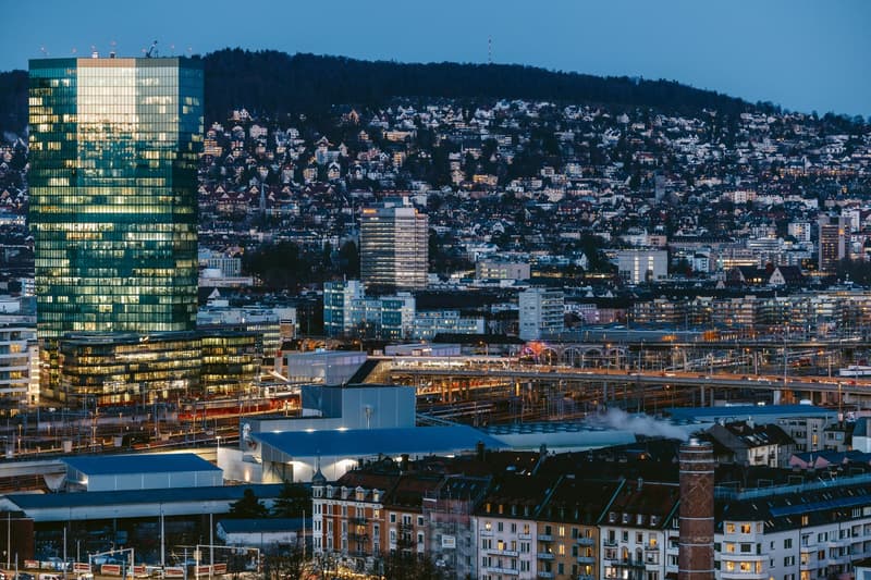 High-Floor 2.5-Room Apartment, open views to the City and Uetliberg (11)
