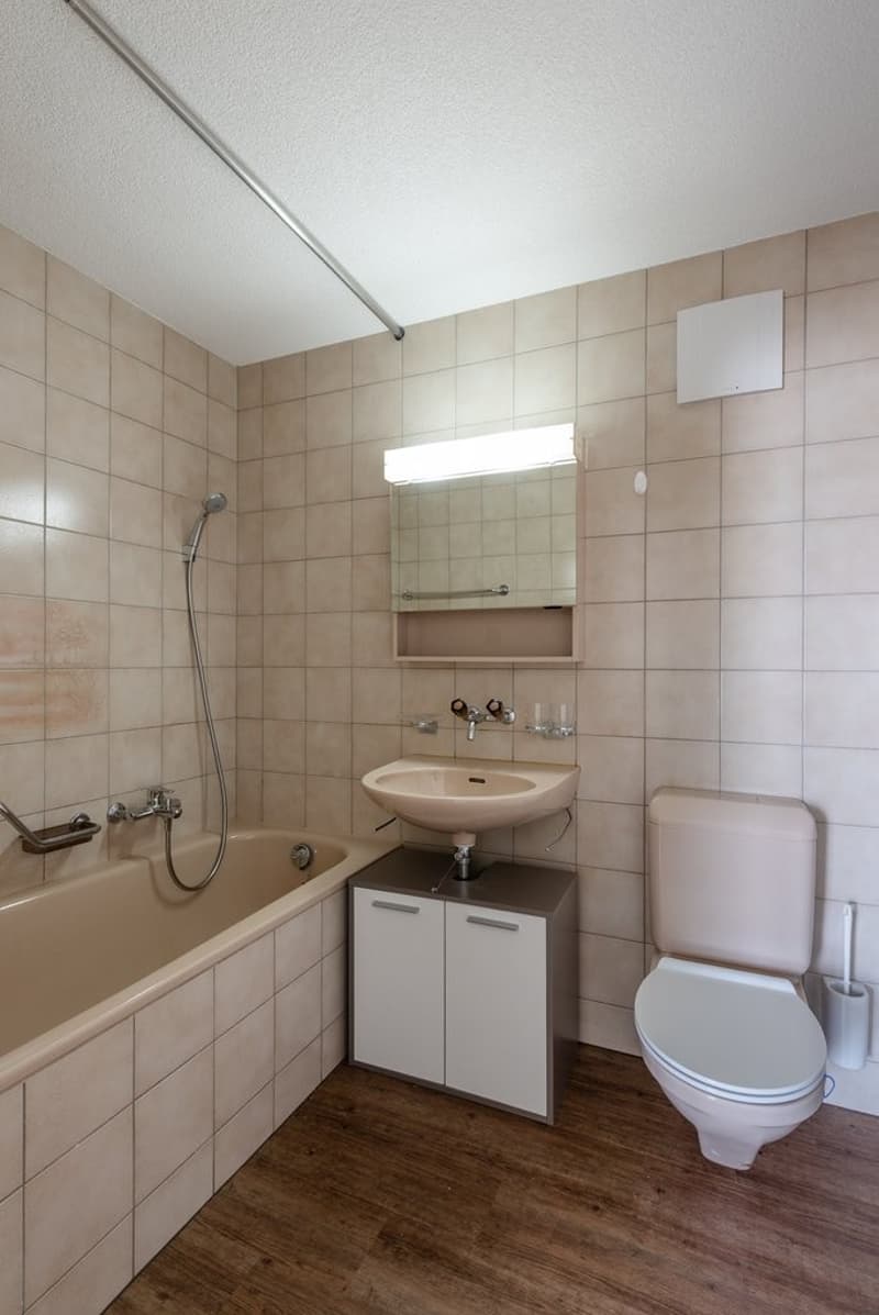 Nasszelle mit Bad/WC - Musterfoto