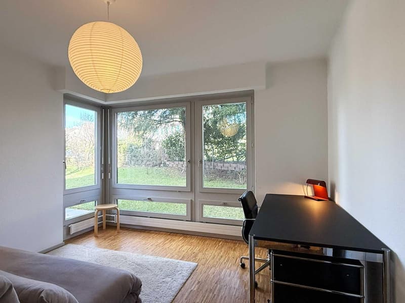 Light filled spacious Hongg apartment with garden access (8)