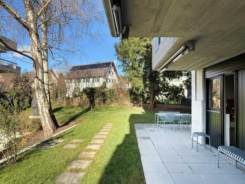 Light filled spacious Hongg apartment with garden access (3)