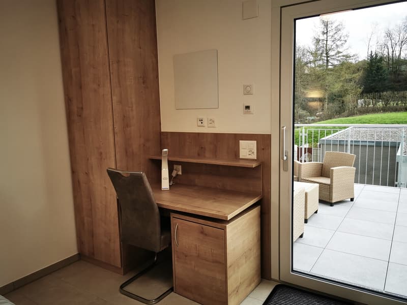 Neuwertiges, möbliertes, Studio mit 20m2 Terrasse (11)