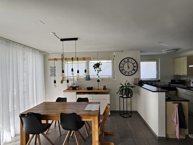 Helle 4.5-Zimmerwohnung mit grossem Balkon und Lift in Hölstein BL (1)
