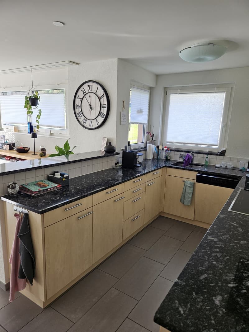 Helle 4.5-Zimmerwohnung mit grossem Balkon und Lift in Hölstein BL (2)