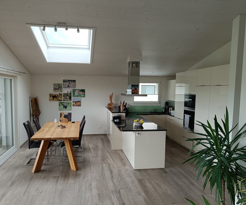 Möblierte Dachwohnung mit grosszügiger Küche, zwei Terrassen und Bergsicht befristet (Stans) (2)