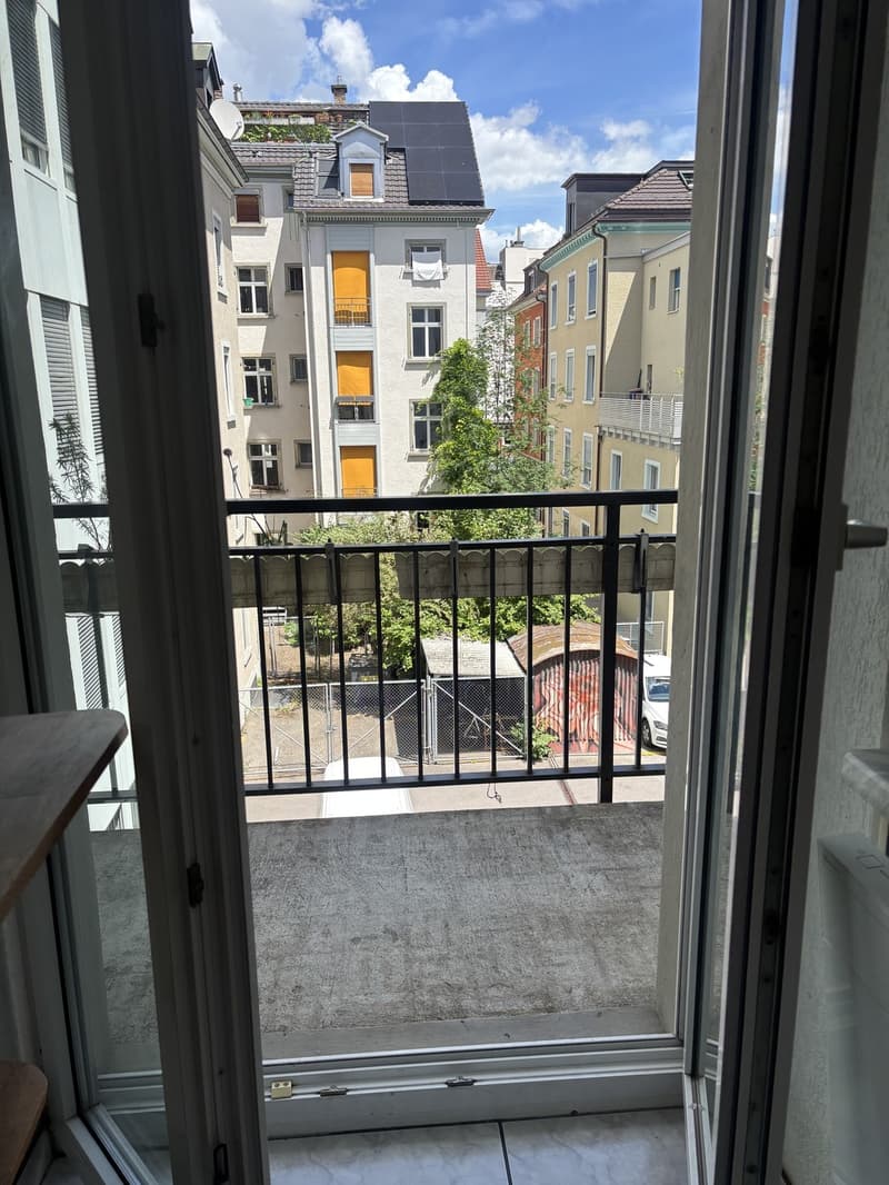 Altbauwohnung mit Balkonen und Lift (6)
