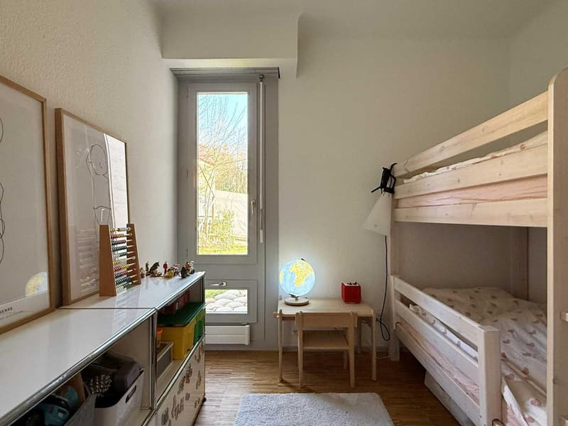 Light filled spacious Hongg apartment with garden access (9)