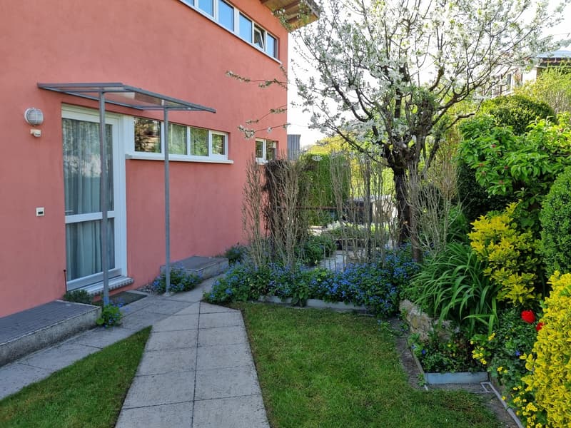Stilvolle 3-Zimmer Wohnung im Grünen mit zwei Gartensitzplätzen für Singles oder Paare (4)