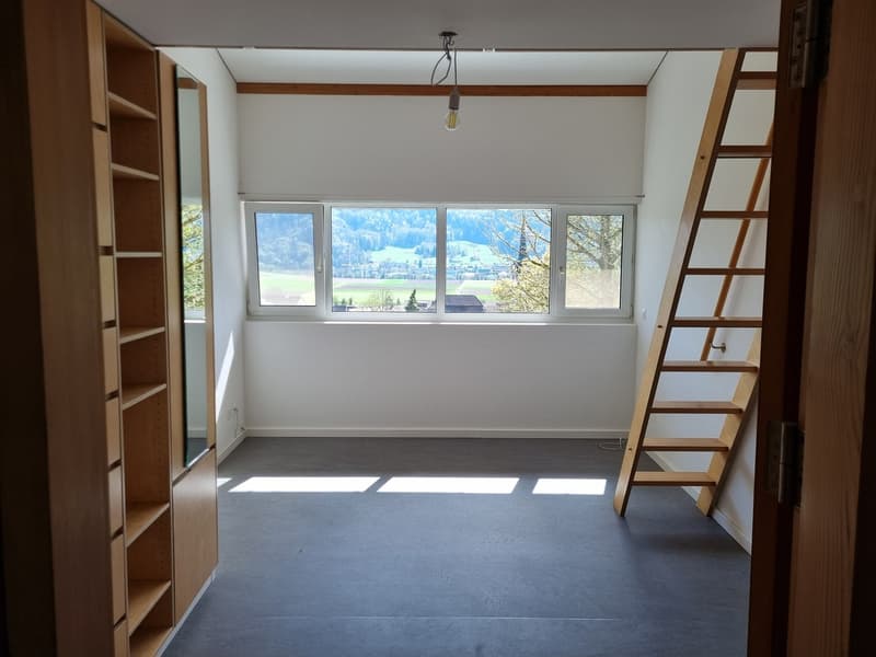 Stilvolle 3-Zimmer Wohnung im Grünen mit zwei Gartensitzplätzen für Singles oder Paare (2)