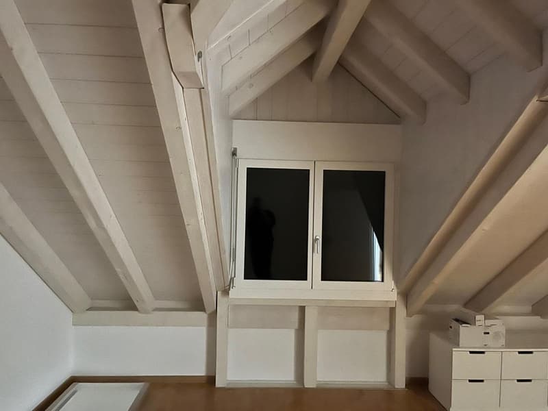Zu vermieten: Moderne 2.5-Zimmer-Wohnung mit Balkon und Galerie in Biglen (13)