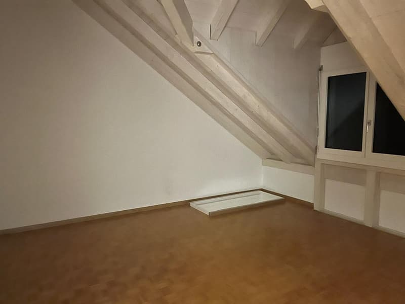 Zu vermieten: Moderne 2.5-Zimmer-Wohnung mit Balkon und Galerie in Biglen (11)