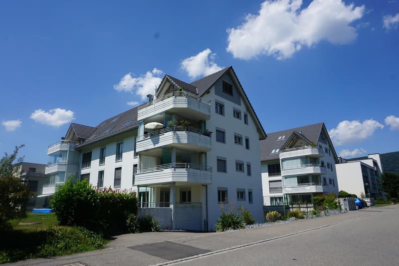 Grosszügige Familienwohnung mit 24 m2 grossem, teilweise verglastem Balkon (11)