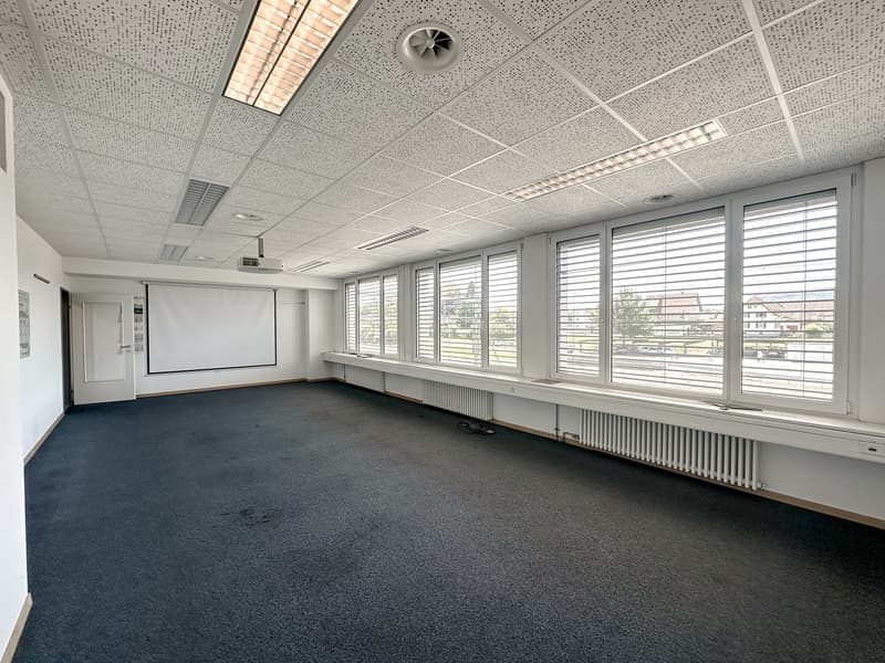 Günstige 300m² Bürofläche Top-Lage direkt am Bahnhof Rupperswil (3)