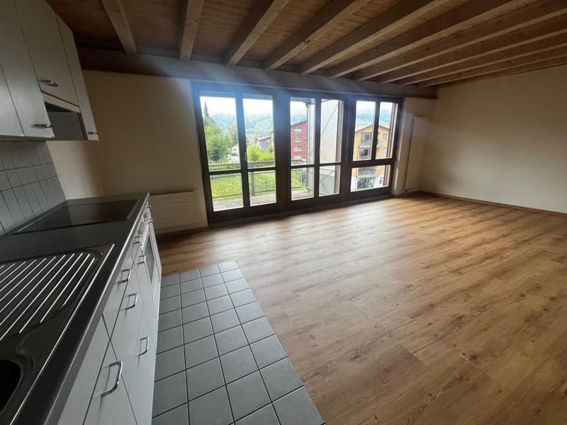 1.5 Zimmer Wohnung mit Balkon und Bad (3)