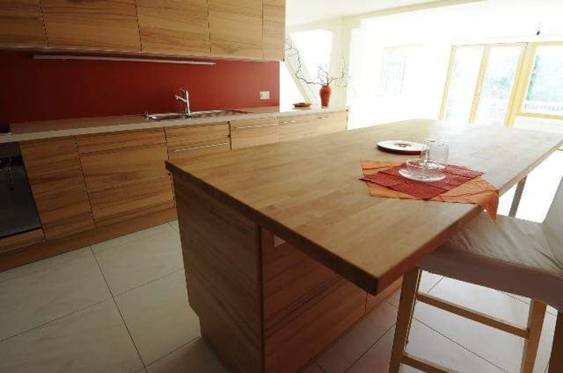 Altbau modern interpretiert - 3.5 Zimmer, Terrasse und Balkon, 110m2 (2)