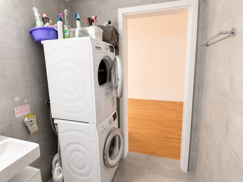 Magnifique appartement moderne de 3,5 pièces avec loggia Fribourg Beaumont, disponible de suite. (8)