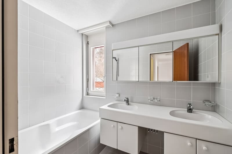 Charmante 4.5-Zimmerwohnung mit sonnigem Balkon in Balsthal (7)