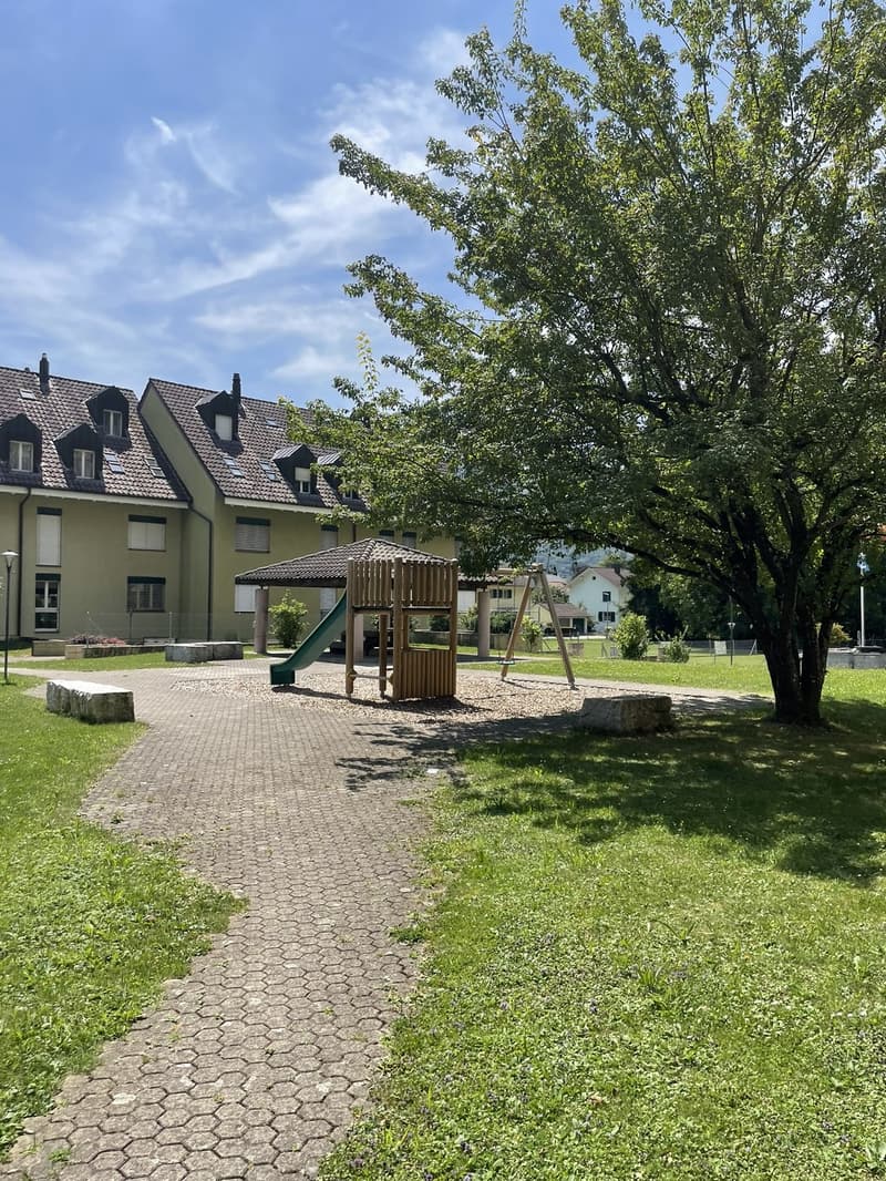 Charmante 4.5-Zimmerwohnung mit sonnigem Balkon in Balsthal (8)