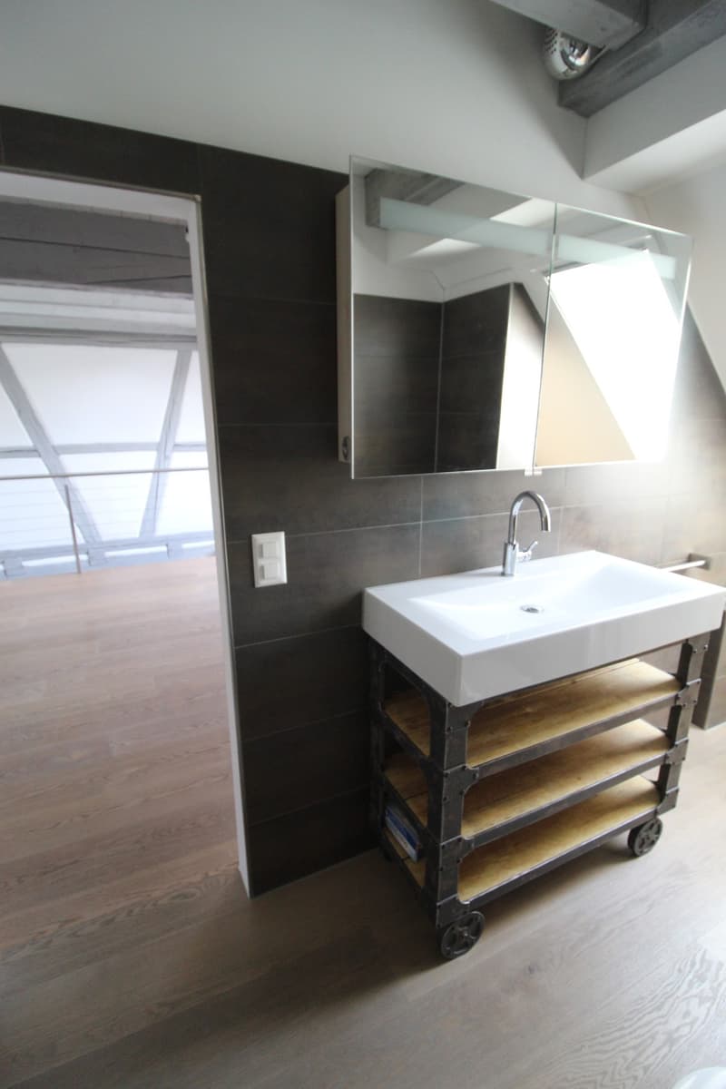 Aussergewöhnliche Loft-Maisonette mit Galerie stilvoll wohnen nähe See (12)