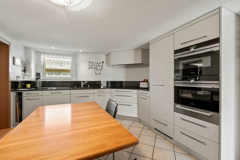 Grosszügige möblierte 6.5-Zimmer-Wohnung mit Balkon, Lager & Carport in Hägendorf (6)