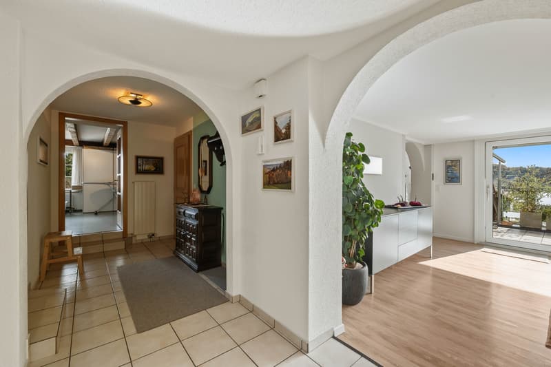 Grosszügige möblierte 6.5-Zimmer-Wohnung mit Balkon, Lager & Carport in Hägendorf (4)