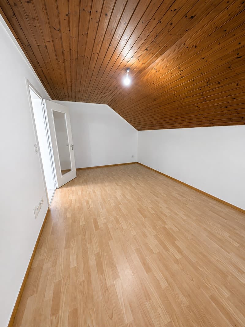 2-Zimmer-Dachwohnung mit grossem Abstellraum in Wiedlisbach (1)