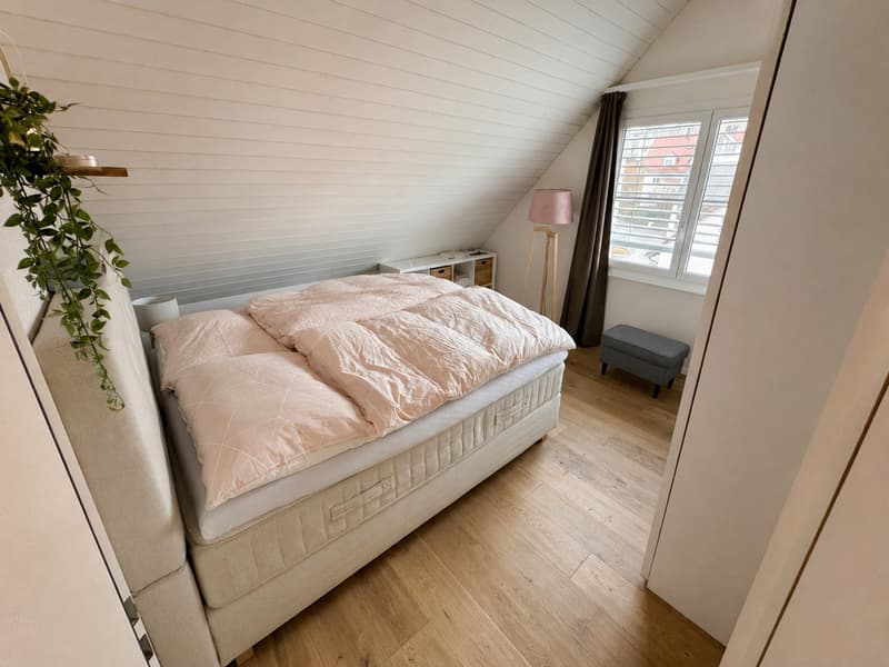 Charmante Maisonette-Wohnung (118m2) mit Cheminée und zwei Balkonen (9)