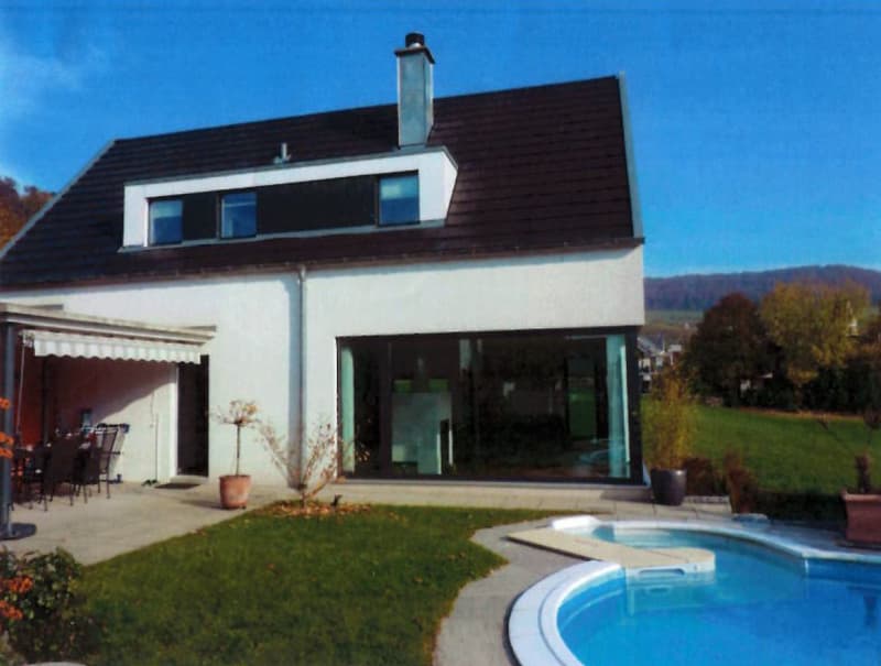Modernes Einfamilienhaus mit Pool zu vermieten (2)