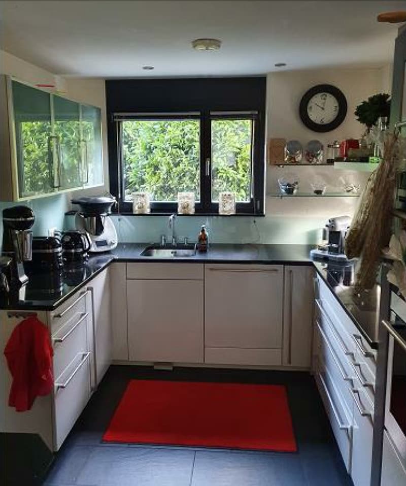 Modernes Einfamilienhaus mit Pool zu vermieten (7)