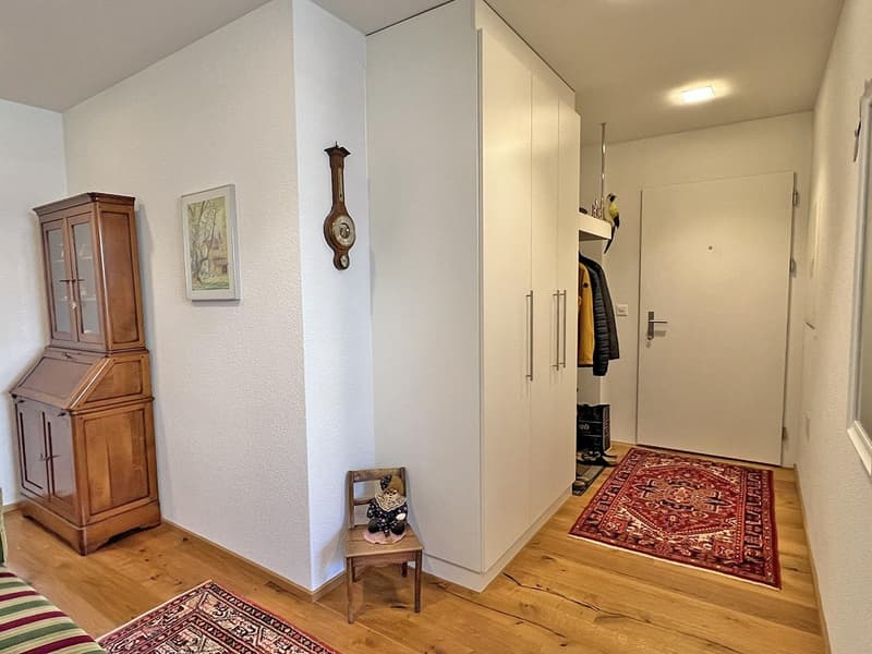 Wohnungseingang mit Garderobe und Schrankelement