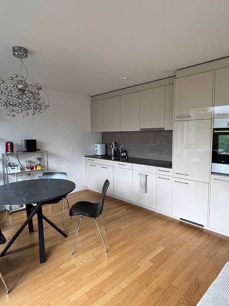 Moderne möblierte 2½-Zimmer-Wohnung in Zürich-Wollishofen (3)