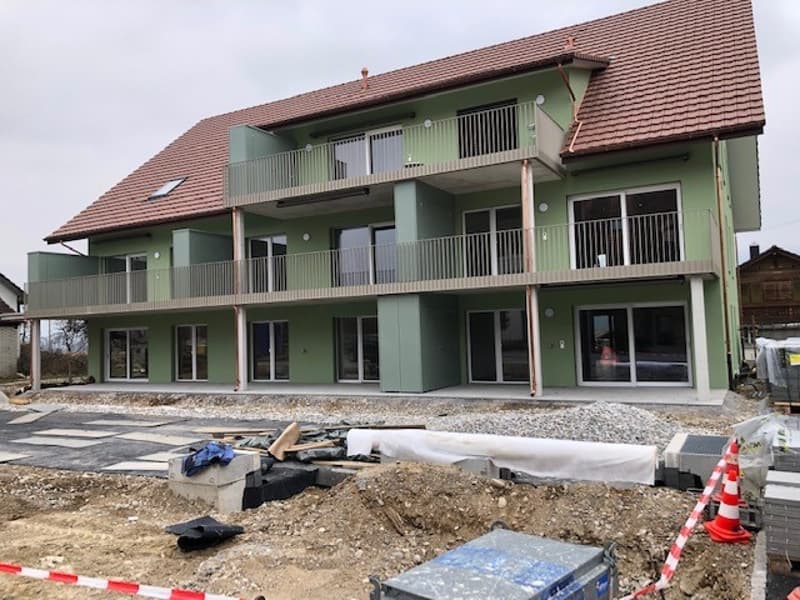 Neue 3 1/2 ETW EG mit 91 m2 und 72 m2 gedeckten Sitzplatz und grossem Gartenanteil (9)