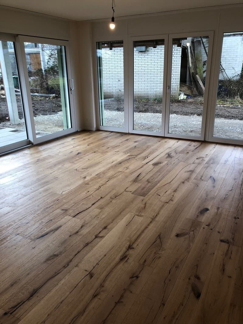 Neue 3 1/2 ETW EG mit 91 m2 und 72 m2 gedeckten Sitzplatz und grossem Gartenanteil (3)