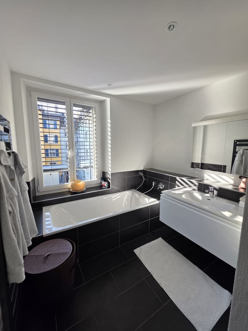 Premium City Center Apartment 4-5 Months, Fully Inclusive- Stauffacher- Steps from Everything (8)
