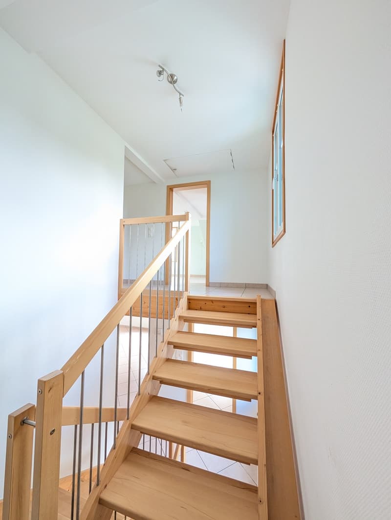 5.5-Zi-Maisonette Attika (127m²) im Zentrum: 2 min zu Bahnhof/Migros, 30min SG, 40min Zürich, mit Garten & Bergsicht (7)